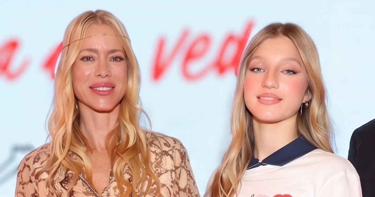 Allegra Cubero se calzó la gorra y se subió a la escena: el desfile solidario donde Nicole Neumann la miró de cerca