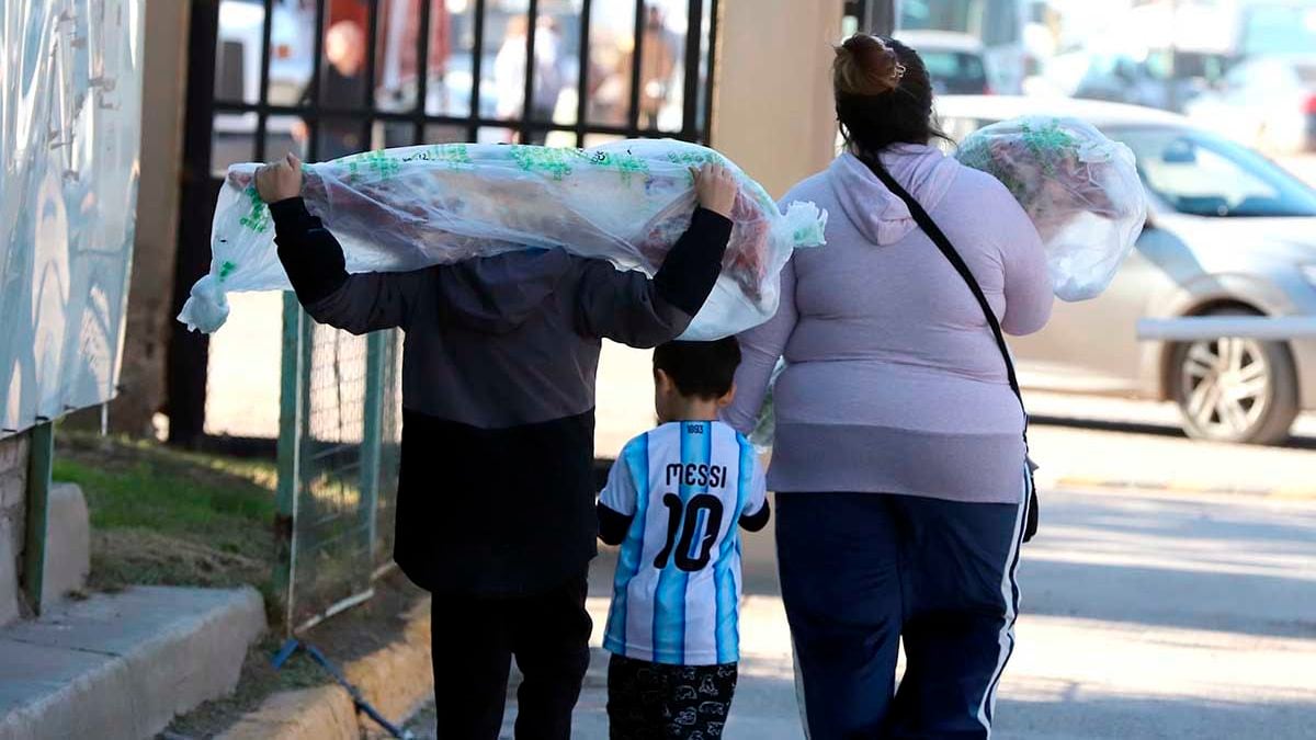 Dos sábados para recorrer el Concentrador de Neuquén con chivito, trucha y compras en grupo