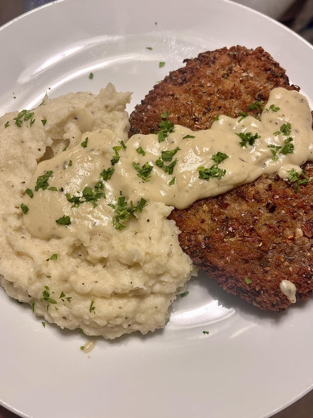El bombo del patio y la milanesa cruda: la eliminación de Pachu Peña en MasterChef