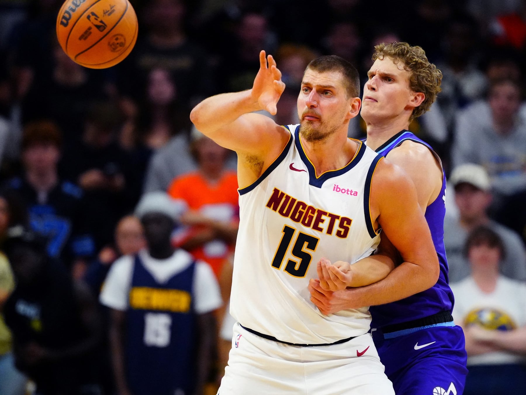 Empezó la pretemporada y Denver ya mostró lo bueno y lo feo: Jokic hizo magia y el equipo perdió por 12