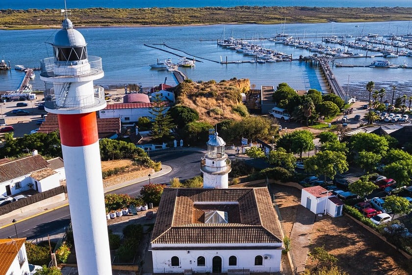 El Rompido, el pueblo pesquero de Huelva donde las dunas avanzan unos 40 metros por año sobre la desembocadura del Piedras