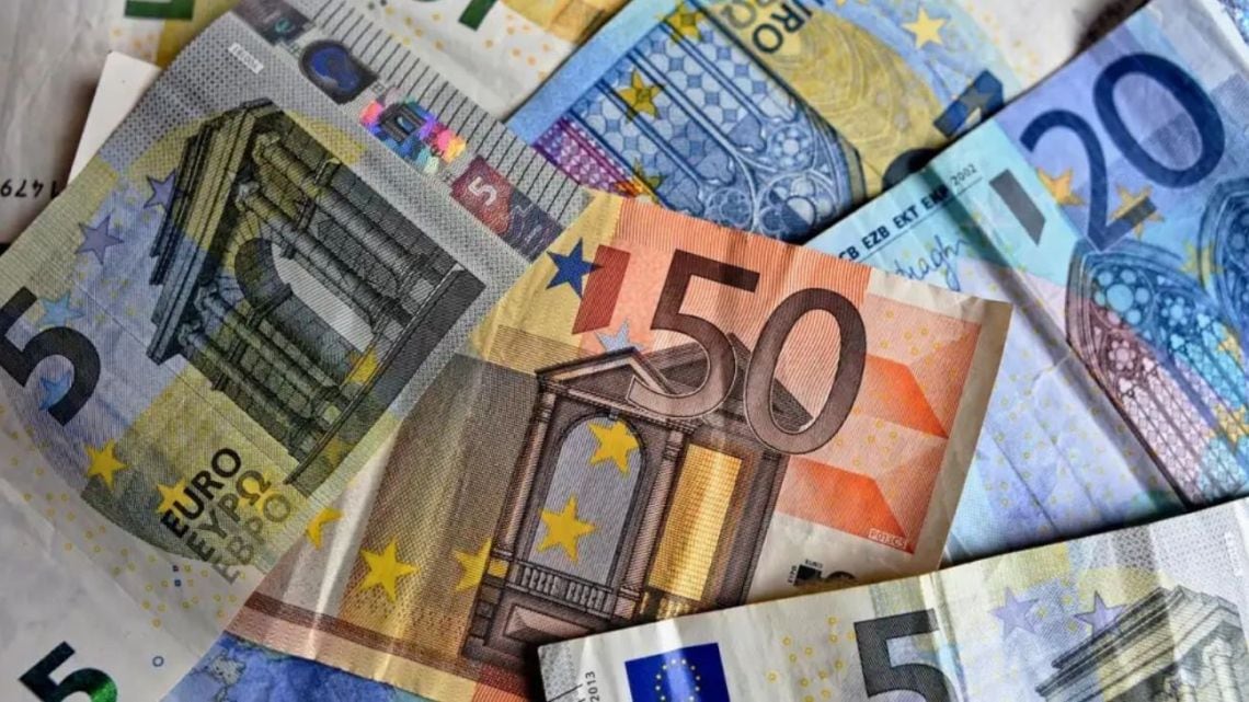 El euro blue bajó seis pesos y cerró la rueda en $1.832,75 para la venta