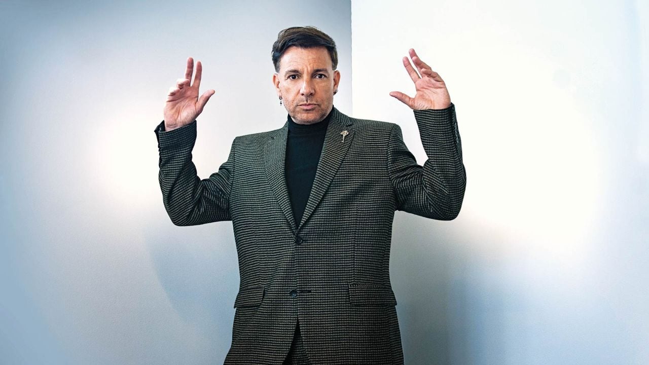 Martín Bossi se saca el traje de imitador y se pone seis caras distintas para enamorar en una serie