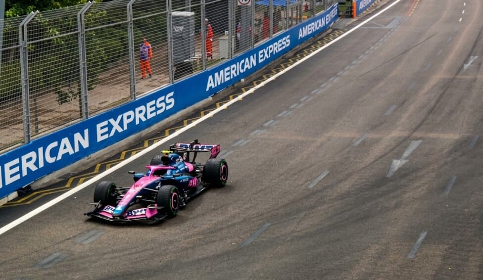 Verstappen se adueñó de la nocturna de Singapur y a Colapinto le falló el motor antes de tiempo