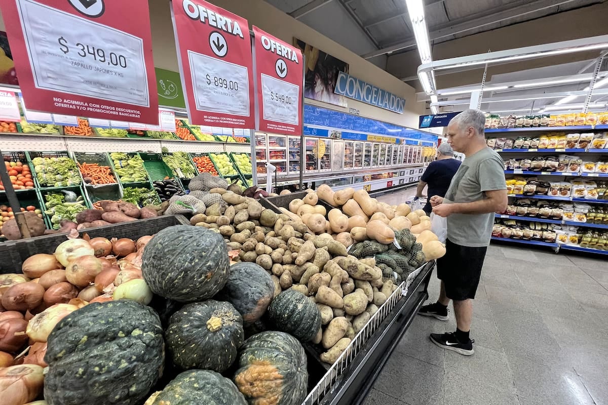 Septiembre asoma con un rebrote tenue: la inflación se recalienta por la verdulería y la ropa