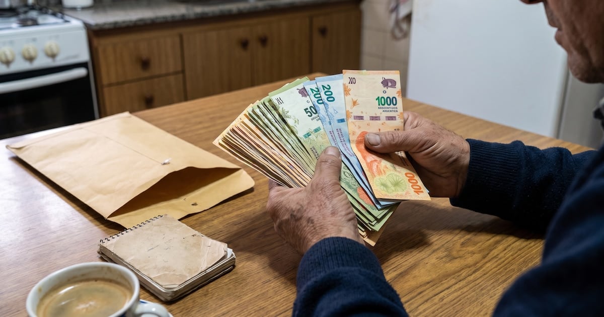 El endeudamiento familiar roza los 102 billones de pesos y la mora encadena 22 meses al alza