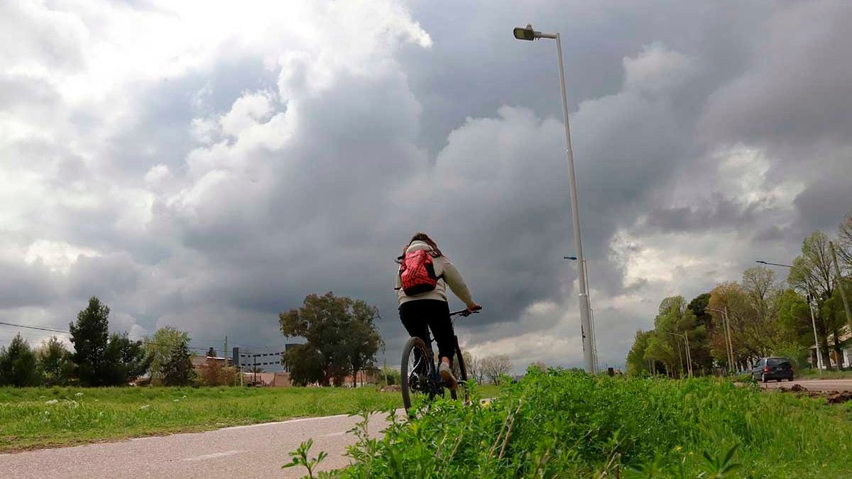 La semana en que Neuquén se pone el piloto gris: viento, nubes y un finde para no sacar el paraguas