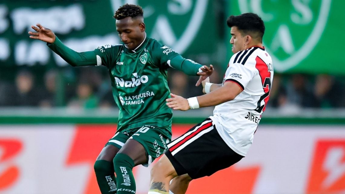 Sarmiento le cortó el aire a River en Junín y se prende arriba: 1-0 con olor a declaración de intenciones