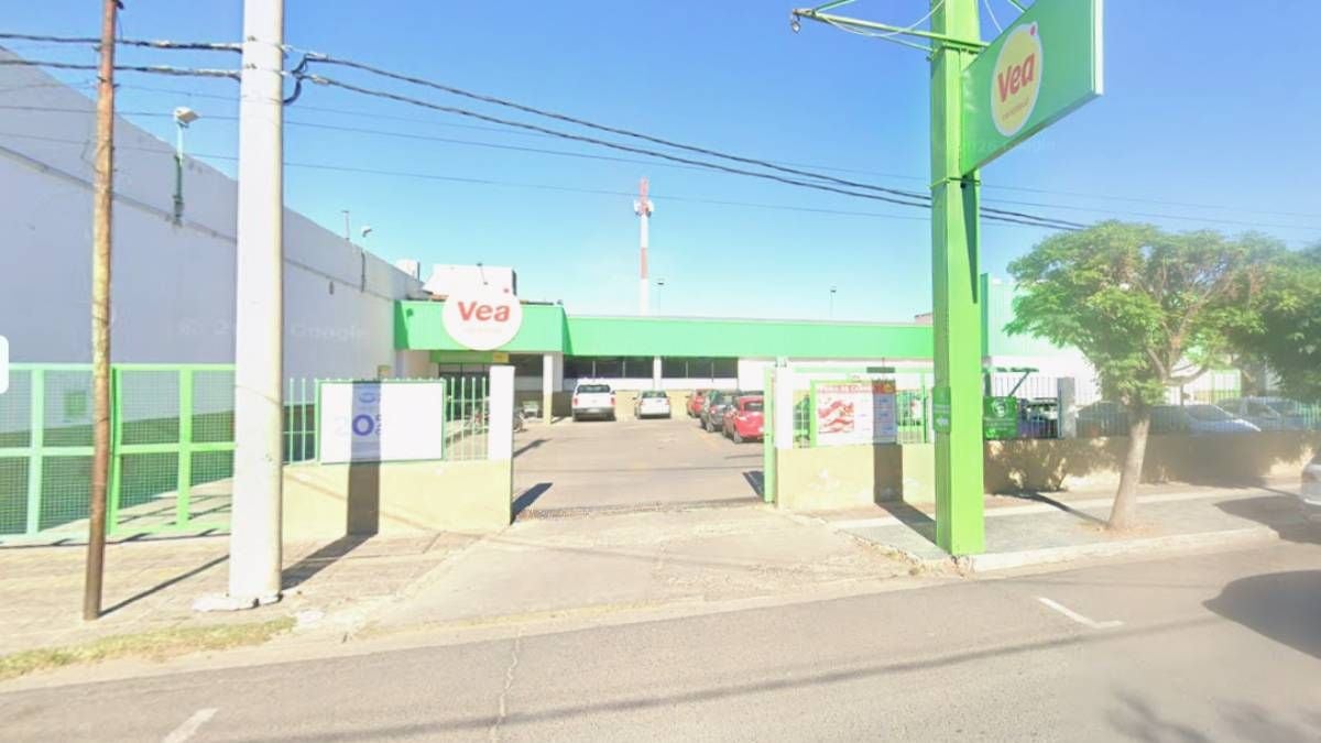 Dejó la bici con candado en la playa del súper, se la robaron y la Justicia le dio la razón al consumidor