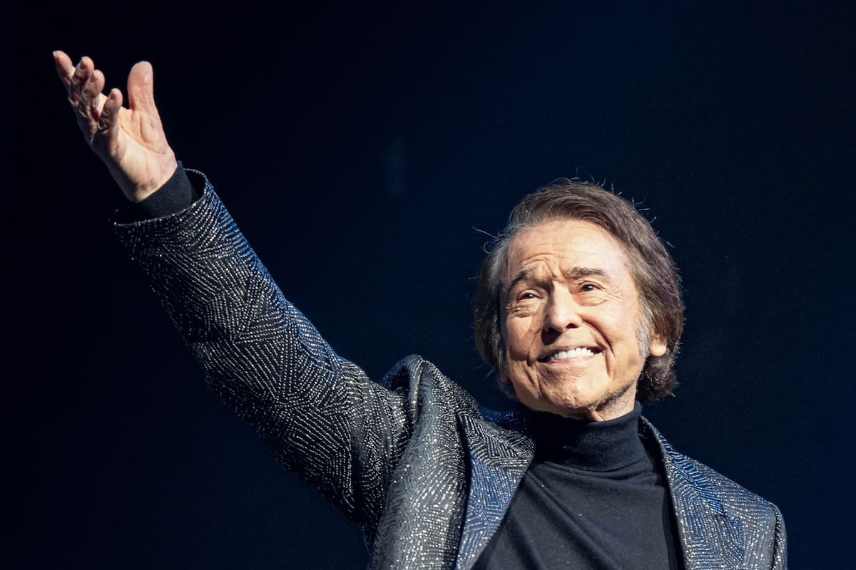 Raphael vuelve a Buenos Aires para cantar seis décadas y repasarlas en pantalla