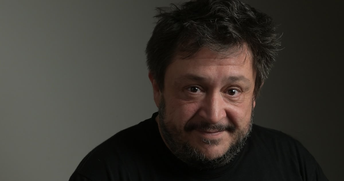 Dieciocho inversores acusan a Hernán Casciari y a Orsai Audiovisuales de devolverles centavos tras años de espera