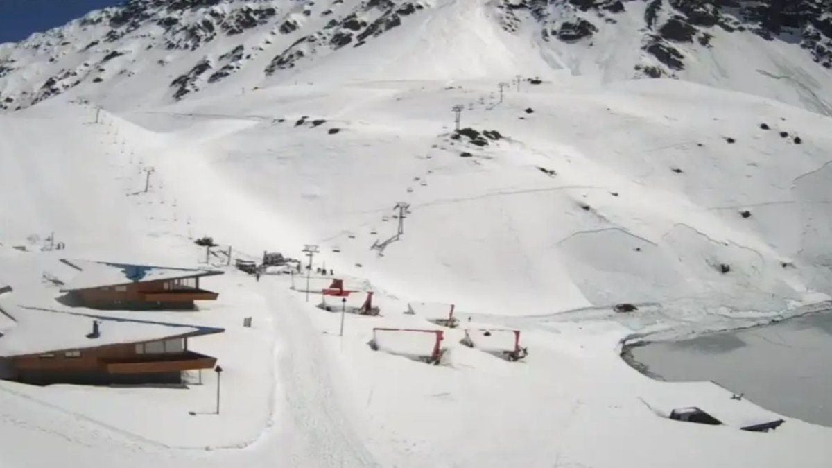 Una avalancha en la cordillera chilena dejó tres víctimas fatales y cuatro heridos cerca del límite con Mendoza