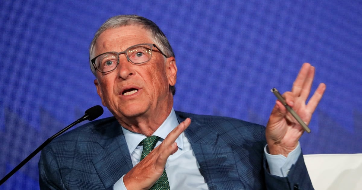 Bill Gates reclamó en el Vaticano que los gobiernos lideren la regulación de la inteligencia artificial para evitar que la tecnología amplíe la brecha entre ricos y pobres