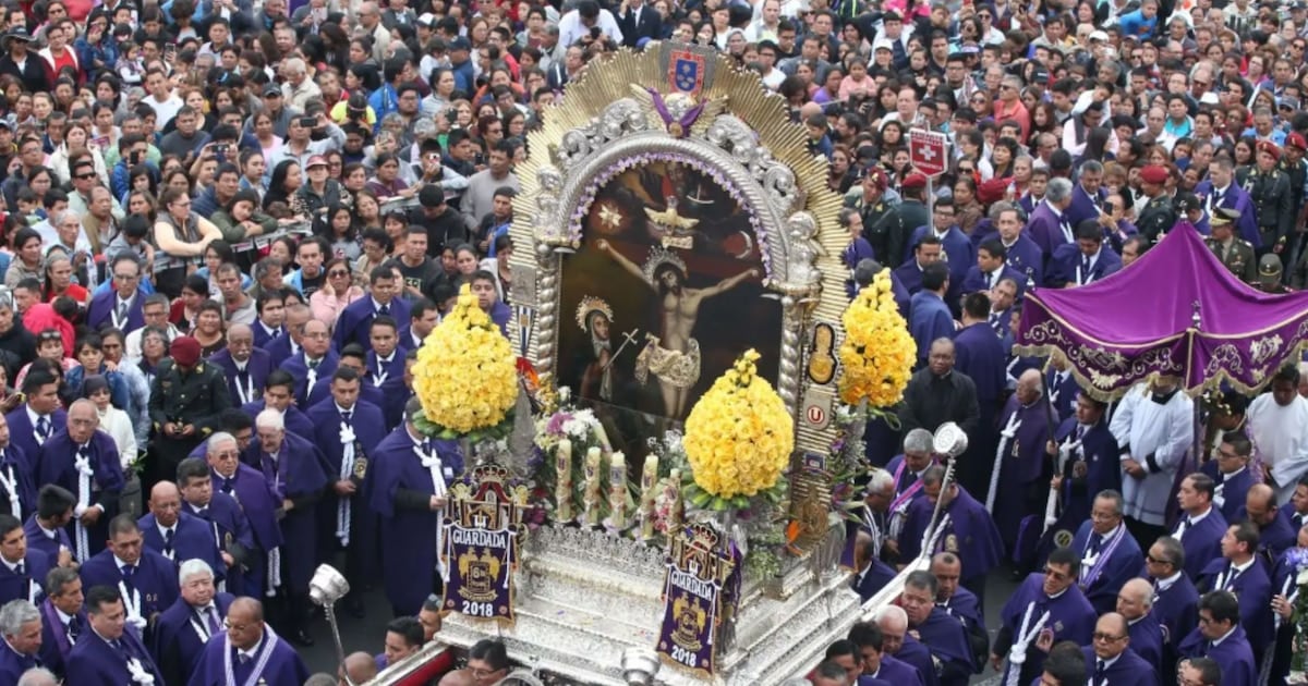 Más de tres mil fieles acompañaron al Cristo Moreno en su tercer recorrido por el centro histórico de Lima