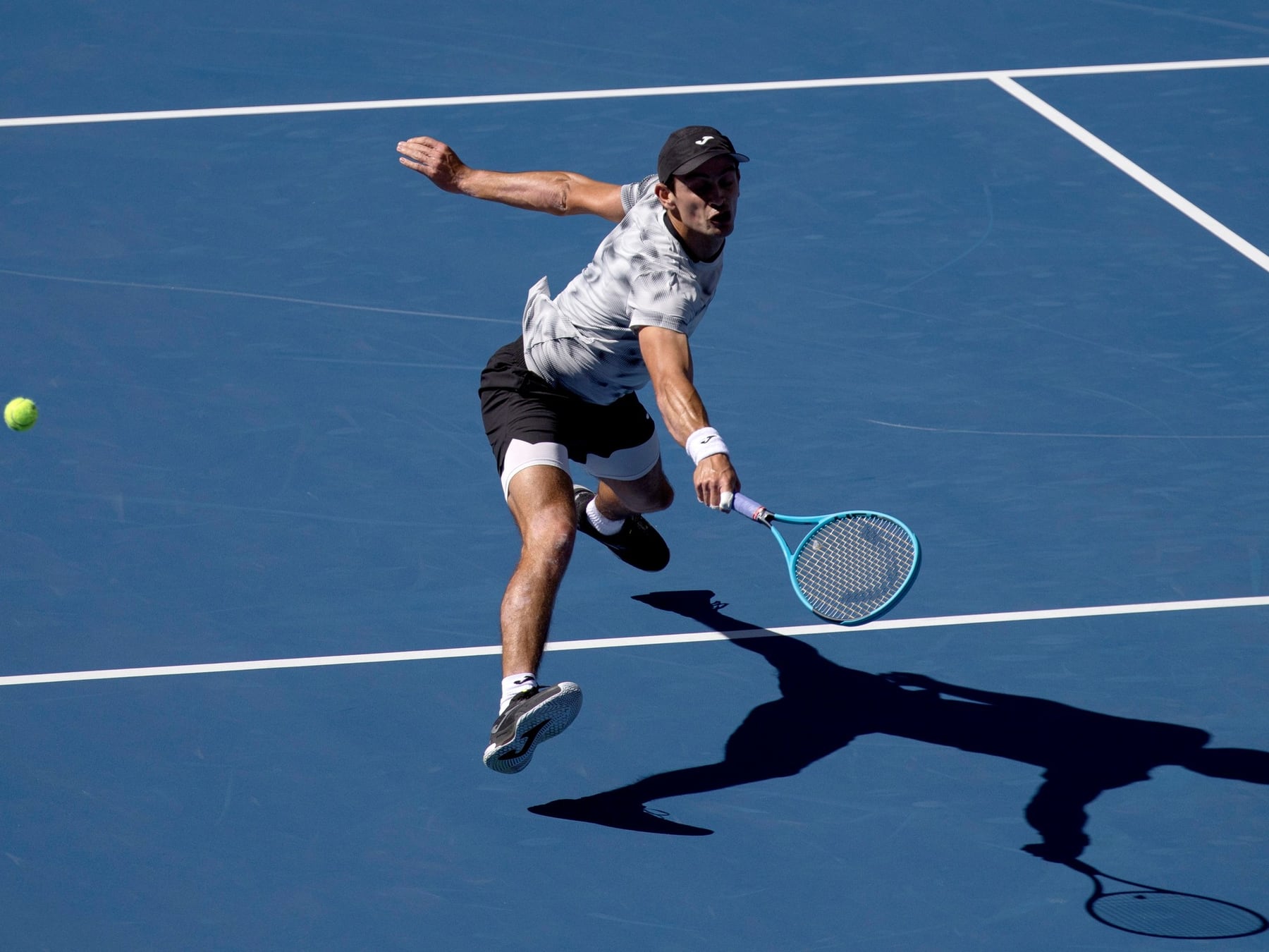 Navone le ganó a Cerúndolo en un tie-break de terror y ahora va por más en Bruselas