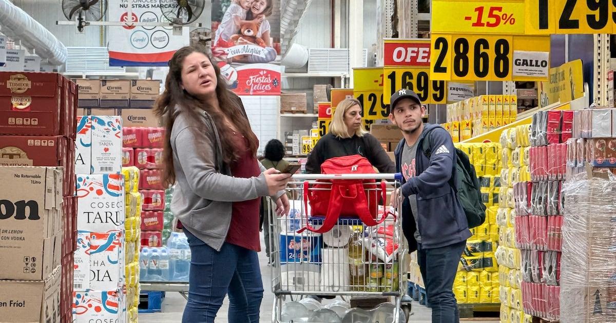 Agosto cerró con menor consumo real en supermercados y mayoristas