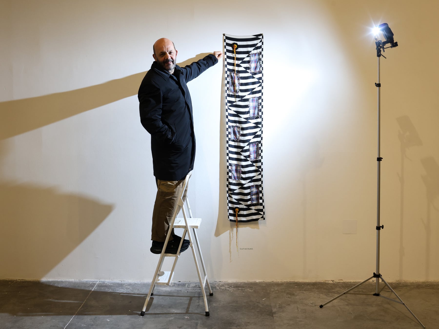 Marcelo Pombo lleva la belleza de lo descartado a una galería de La Boca