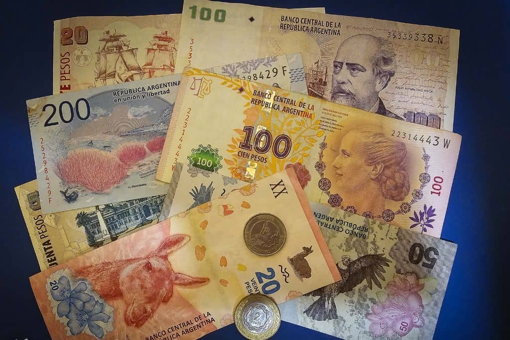El dólar oficial abre la semana sin cambios, en $1.500 por dólar